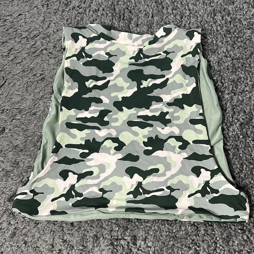 Frankie’s bikinis cutout camo print swim top size Large